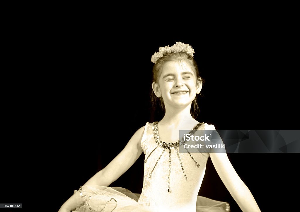 Felice piccolo Ballerino - Foto stock royalty-free di Bambine femmine