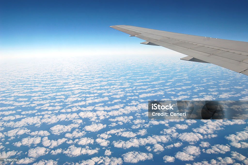 Dramatischer Himmel von einem Flugzeug-Fenster - Lizenzfrei Ansicht aus erhöhter Perspektive Stock-Foto