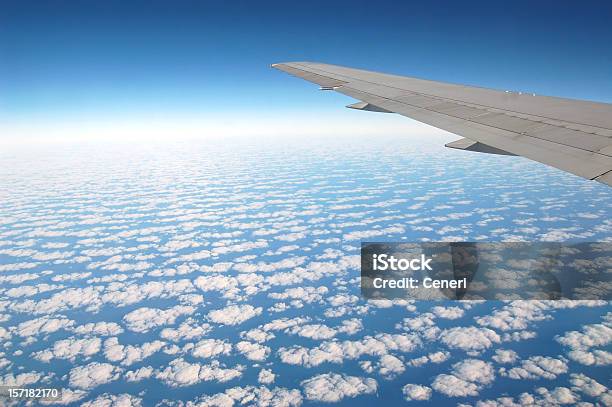 Dramatischer Himmel Von Einem Flugzeugfenster Stockfoto und mehr Bilder von Ansicht aus erhöhter Perspektive - Ansicht aus erhöhter Perspektive, Blau, Blick durchs Fenster