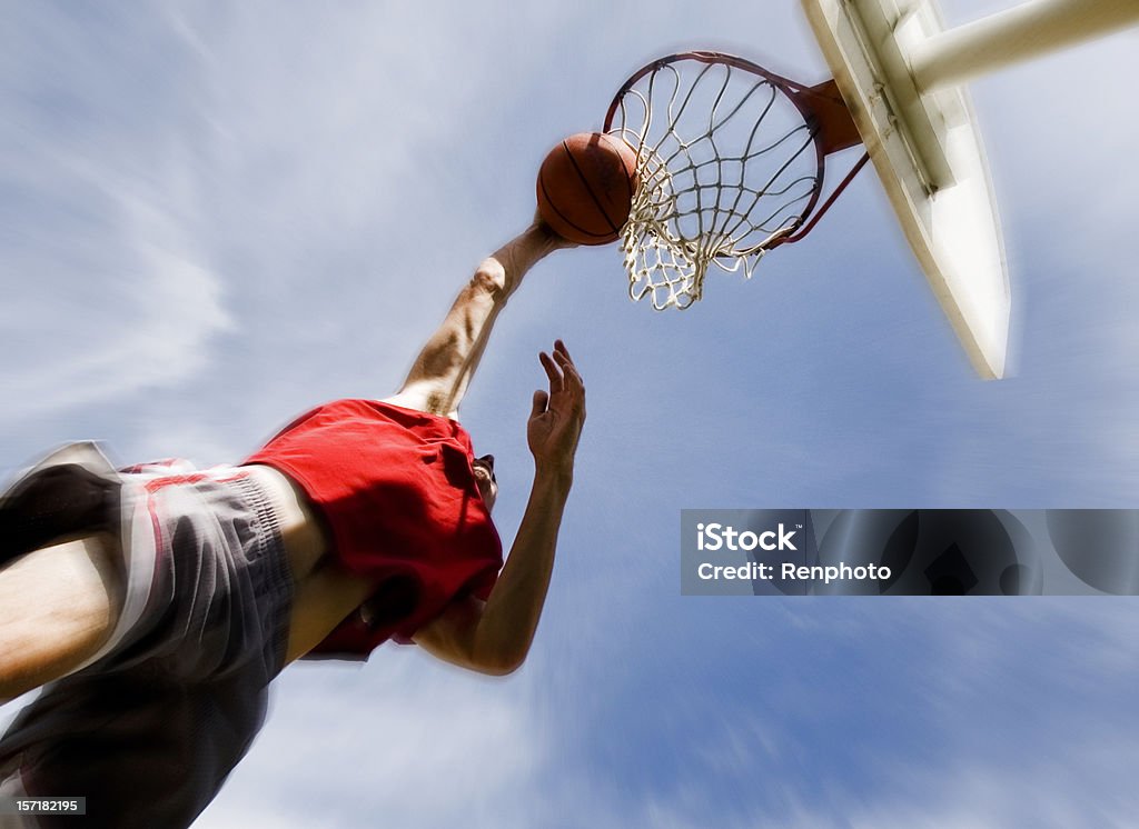 Sport: Mannes spielen Basketball: Slam Dunk - Lizenzfrei Aktiver Lebensstil Stock-Foto
