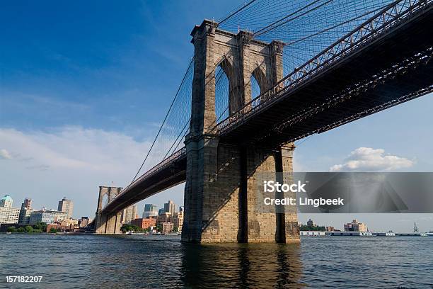 Ponte De Brooklyn Nova Iorque E O Rio East - Fotografias de stock e mais imagens de Ponte de Brooklyn - Ponte de Brooklyn, 1875, Ao Ar Livre