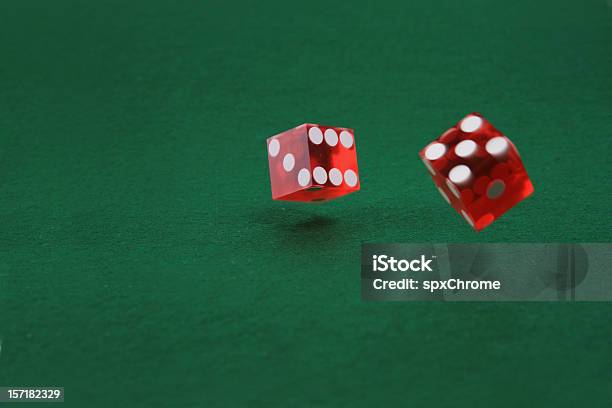 Rolling Casino De Dados Foto de stock y más banco de imágenes de Adicción - Adicción, Adición al juego, Casualidad