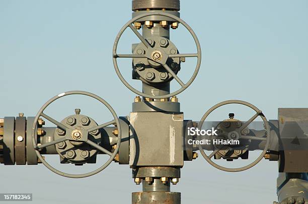 A 물론 유정 밸브 천연가스에 대한 스톡 사진 및 기타 이미지 - 천연가스, 공기밸브, 설치