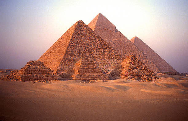 Pirámides de Giza - foto de stock