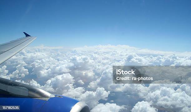 Acima Das Nuvens - Fotografias de stock e mais imagens de Avião - Avião, Acima, Asa de aeronave