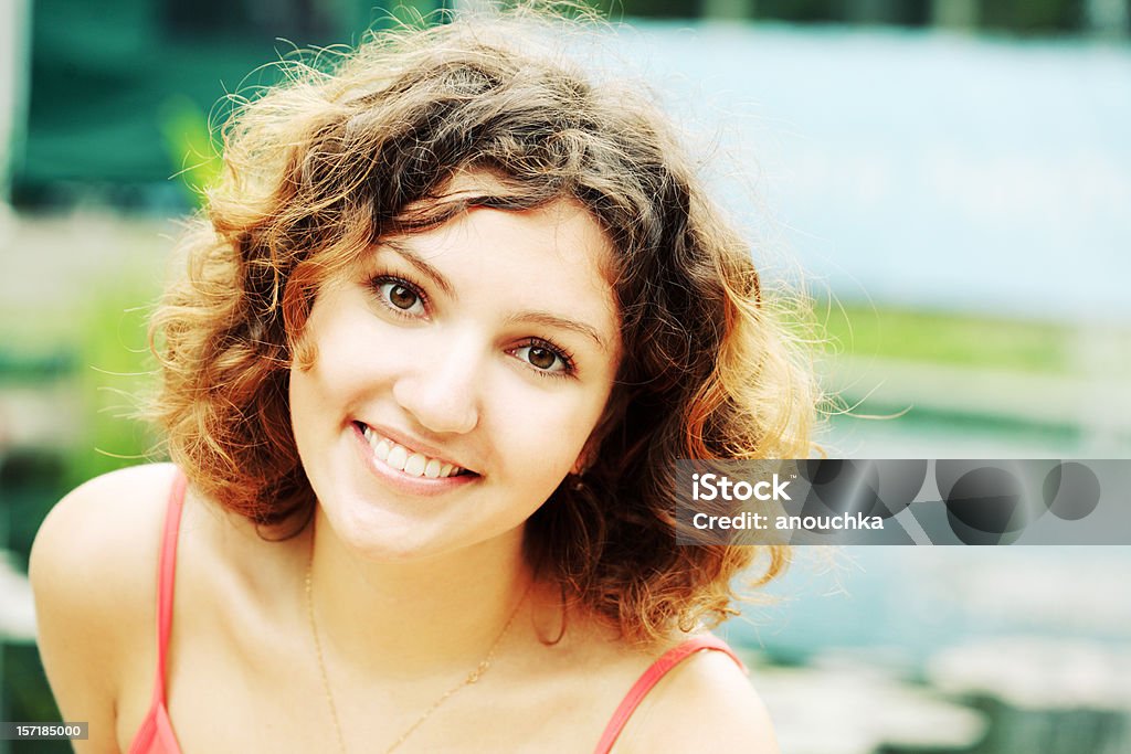 Felice ragazza Ritratto - Foto stock royalty-free di Ambientazione esterna