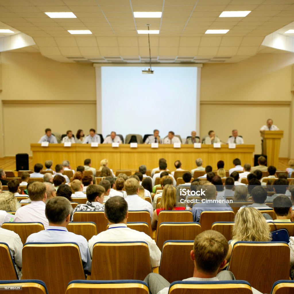 Vídeo para conferencias - Foto de stock de Mesa redonda - Reunión libre de derechos