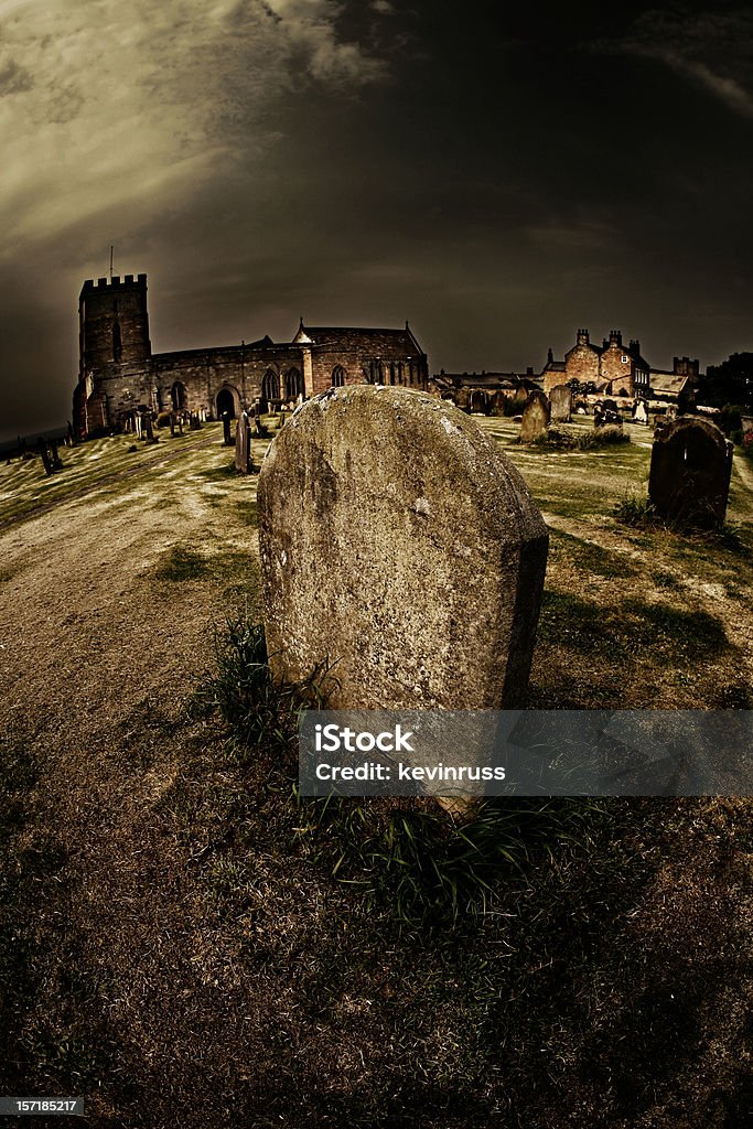 Duże Nagrobek w Graveyard - Zbiór zdjęć royalty-free (Anglia)