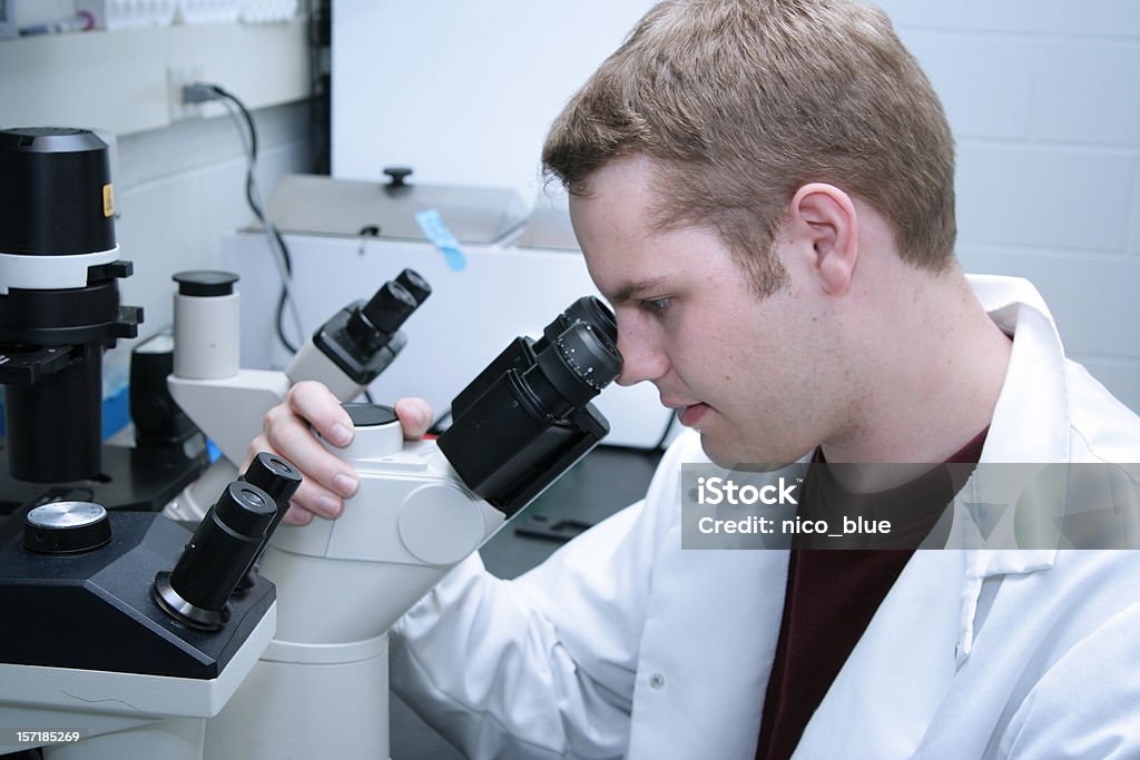 Laboratoire de médecine légale - Photo de Adulte libre de droits