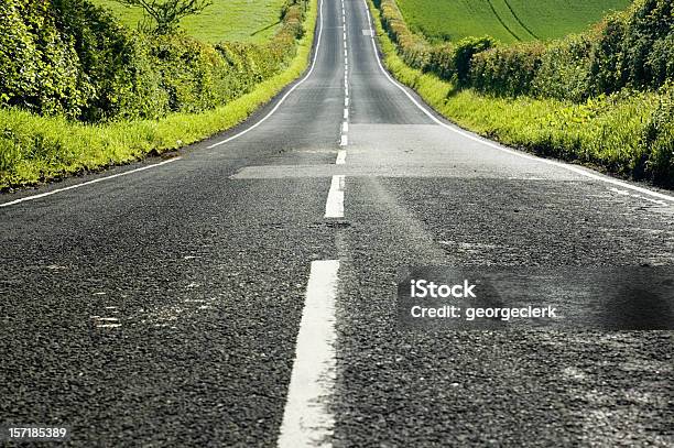 Gerade Downhill Stockfoto und mehr Bilder von Straßenverkehr - Straßenverkehr, Lang, Trennungslinie