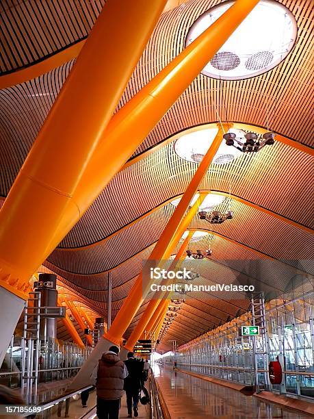 До Терминала T4 Madrid — стоковые фотографии и другие картинки Аэропорт - Аэропорт, Аэропорт Мадрид-Барахас, Мадрид