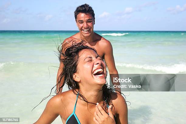 Foto de Engraçado Momento e mais fotos de stock de Praia - Praia, Casal, Cuba - Grandes Antilhas