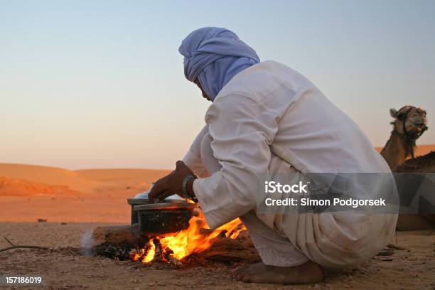 Photo libre de droit de Bédouin Pour Le Dîner banque d'images et plus d'images libres de droit de Bédouin - Bédouin, Aliment, Égypte