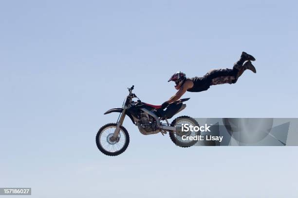 Tieni Premuto In - Fotografie stock e altre immagini di Acrobazia - Acrobazia, Motocross, A mezz'aria