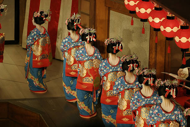 гейша и производительности maiko на miyako одори - ceremonial dancing стоковые фото и изображения