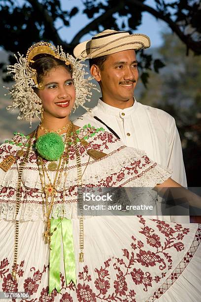 Coppia Ispanica - Fotografie stock e altre immagini di Panamá - Panamá, Gonna, Costume tradizionale