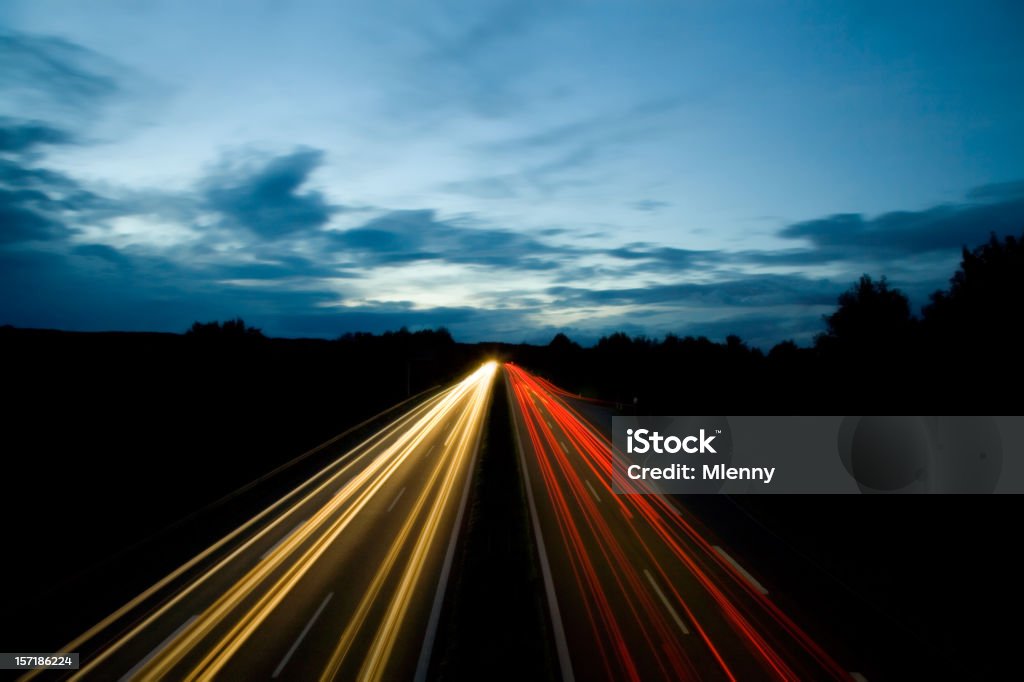 Autostrada in buio - Foto stock royalty-free di Ambientazione esterna