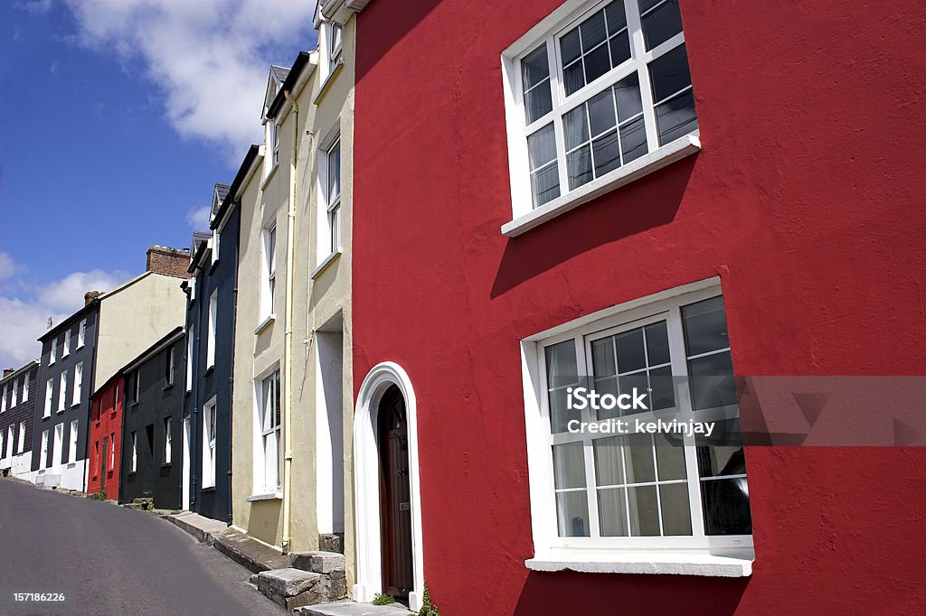 Jasne kolorowe domy w Kinsale, Hrabstwo Cork, Irlandia - Zbiór zdjęć royalty-free (Dom - Budowla mieszkaniowa)