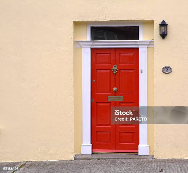 Porta Vermelha - Fotografias de stock e mais imagens de Porta Principal - Porta Principal, Vermelho, Amarelo