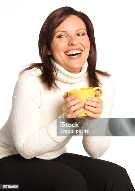 Photo libre de droit de Femme Heureuse Avec La Tasse De Café banque d'images et plus d'images libres de droit de Adulte - Adulte, Assis, Beauté