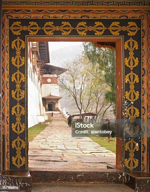 Bhutanotwór Drzwiowy I Bocznej Z Paro Monastery - zdjęcia stockowe i więcej obrazów Bhutan - Bhutan, Azja, Buddyzm