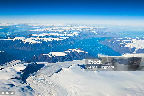 Aérea De Groenlandia Y Los Icebergs De Los Glaciares Foto de stock y más banco de imágenes de Polo Norte