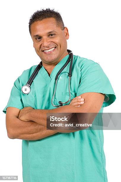 Isolierte Porträtsältere Männliche Hispanische Arzt Stockfoto und mehr Bilder von Arzt