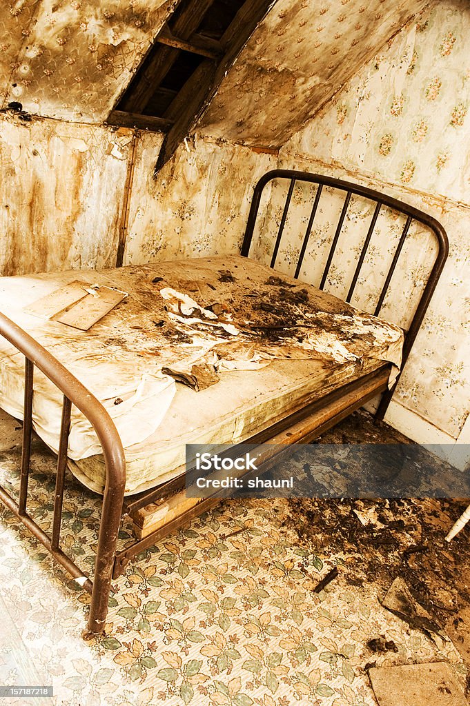Grunge-Schlafzimmer - Lizenzfrei Bett Stock-Foto