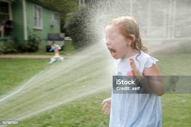 Bagno In Giardino - Fotografie stock e altre immagini di Tubo flessibile - Tubo flessibile, Bere, Acqua