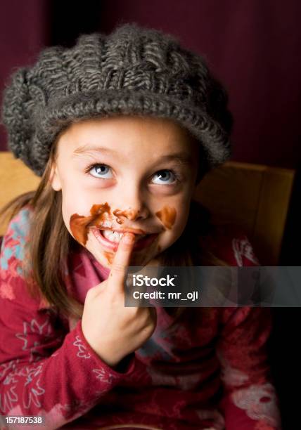 セクシーガールカバーのチョコレート - チョコレートのストックフォトや画像を多数ご用意 - チョコレート, 子供, 溶ける