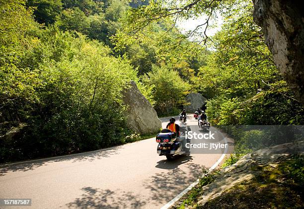 Se Permiten Motocicletas En Las Montañas Foto de stock y más banco de imágenes de Motocicleta - Motocicleta, Grupo de personas, Montar