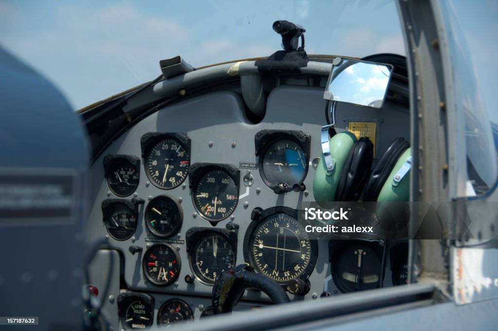 cockpit d'un avion en petit comité - Photo de Cockpit libre de droits