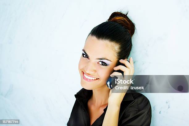 Grande Sorriso - Fotografias de stock e mais imagens de A usar um telefone - A usar um telefone, Adulto, Alta Sociedade