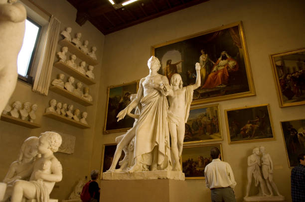 gallery in der accademia, florenz, italien - florenz italien stock-fotos und bilder