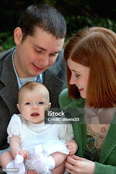 Junge Familie Stockfoto und mehr Bilder von Irische Kultur - Irische Kultur, Vater, Familie