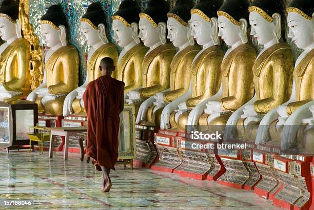 Colina De Sagaing Mandalay - Fotografias de stock e mais imagens de Buda - Buda, Budismo, Dourado - Cores