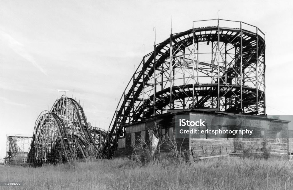 Montagnes russes de Coney Island, dans l'État de New York - Photo de Montagnes russes libre de droits