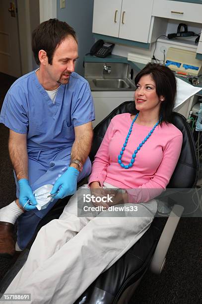 Zahnarzt Und Patienten Stockfoto und mehr Bilder von Erwachsene Person - Erwachsene Person, Farbbild, Fotografie