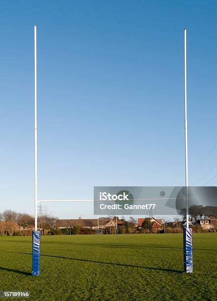 Rugby Goalpost Nel Parco - Fotografie stock e altre immagini di Rugby - Sport - Rugby - Sport, Rete di calcio - Attrezzatura sportiva, Palo di legno