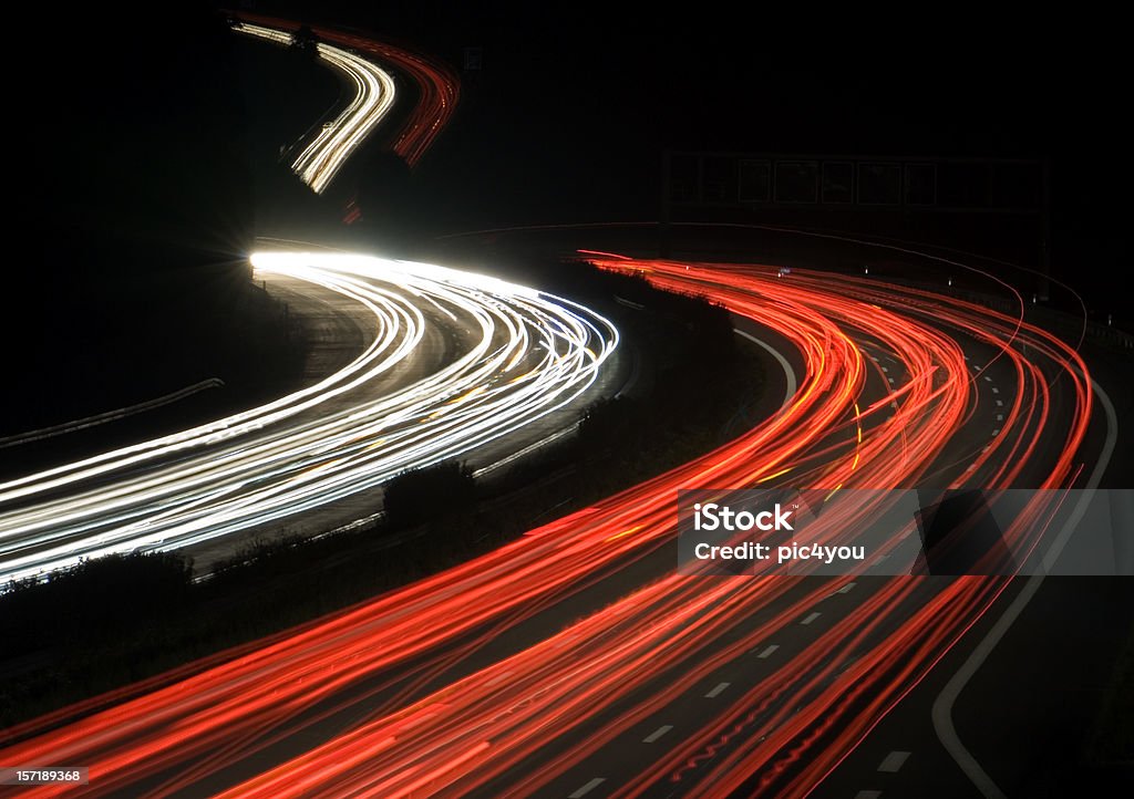 Carretera por la noche - Foto de stock de Carretera con curvas libre de derechos