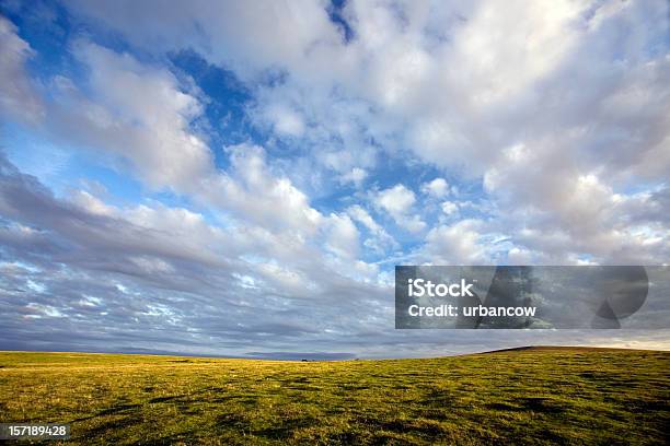 Moorland - zdjęcia stockowe i więcej obrazów Chmura - Chmura, Chmura burzowa, Cumulus