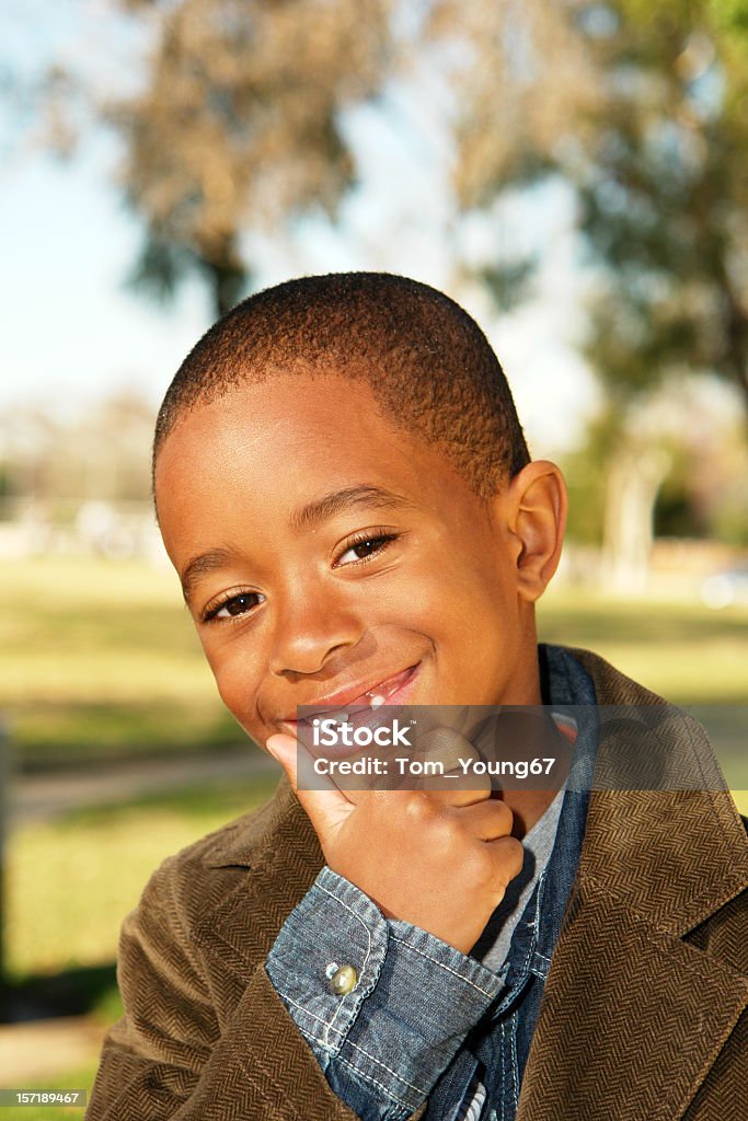 笑う少年化垂直 - アフリカ民族のロイヤリティフリーストックフォト