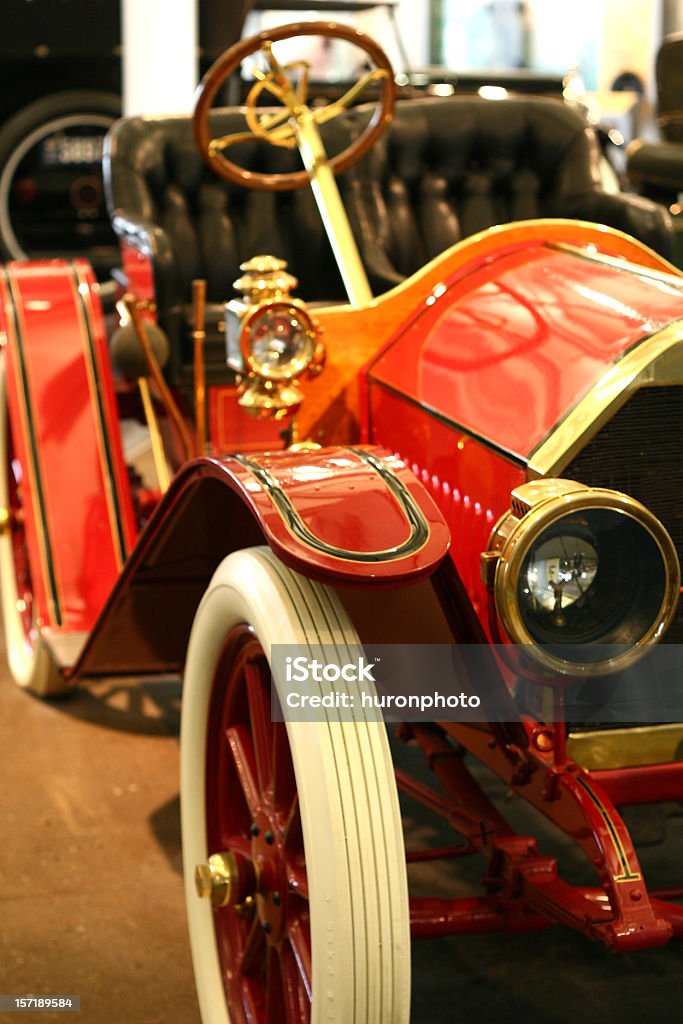 Vecchia auto rossa - Foto stock royalty-free di 1910-1919
