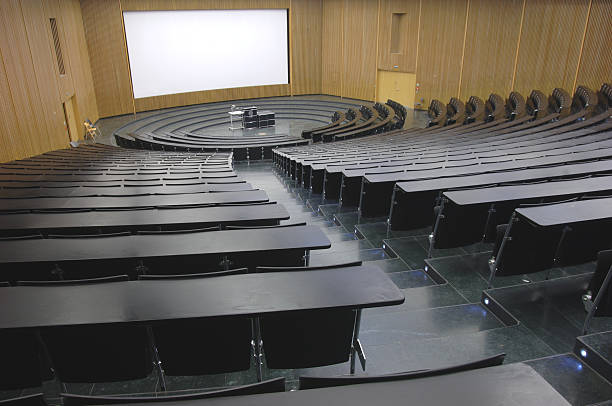 sala de aula de universidade 2 - lecture hall auditorium university empty imagens e fotografias de stock