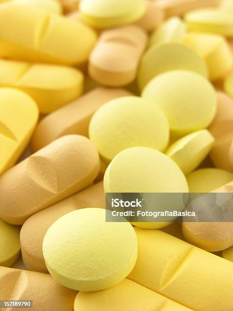 Photo libre de droit de Jaune Pharma banque d'images et plus d'images libres de droit de Comprimés - Comprimés, Drogue, Effet de texture