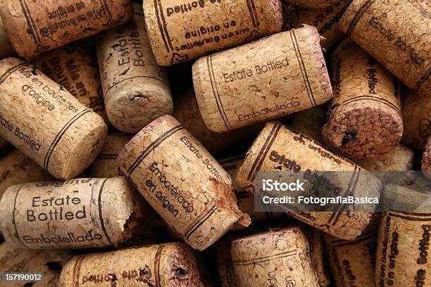 Corks Foto de stock y más banco de imágenes de Color - Tipo de imagen - Color - Tipo de imagen, Con textura, Elegancia