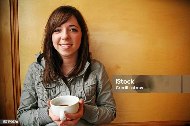 Chica Café Foto de stock y más banco de imágenes de 18-19 años - 18-19 años, 20-24 años, Adicción