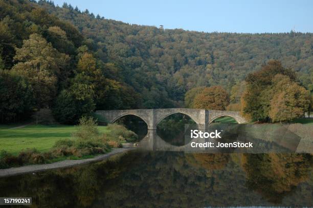 Puente Sobre El Río Semois Belga Ardennes Bélgica Foto de stock y más banco de imágenes de Aire libre - Aire libre, Azul, Borde de la carretera