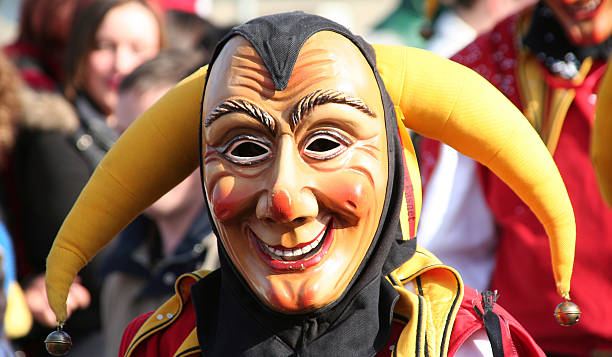 maschera di carnevale divertenti - carnival parade foto e immagini stock