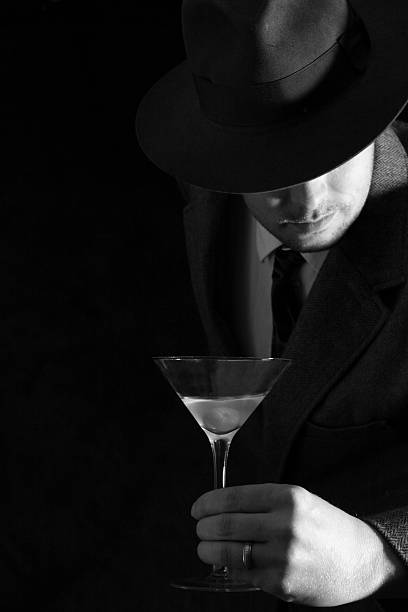 hombre disfruta de martinis - men fedora hat 1940s style fotografías e imágenes de stock